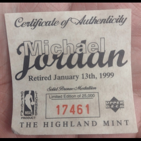 MICHAEL JORDAN SIGNATURE ENGRAVED BULLS MEMORABILIA RETIREMENT COIN&COA &POSTERS - Picture 13 of 17